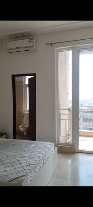 Room in 3.5 BHK Apartment at Puri Diplomatic Greens Phase I, Sector 111 – for Rent