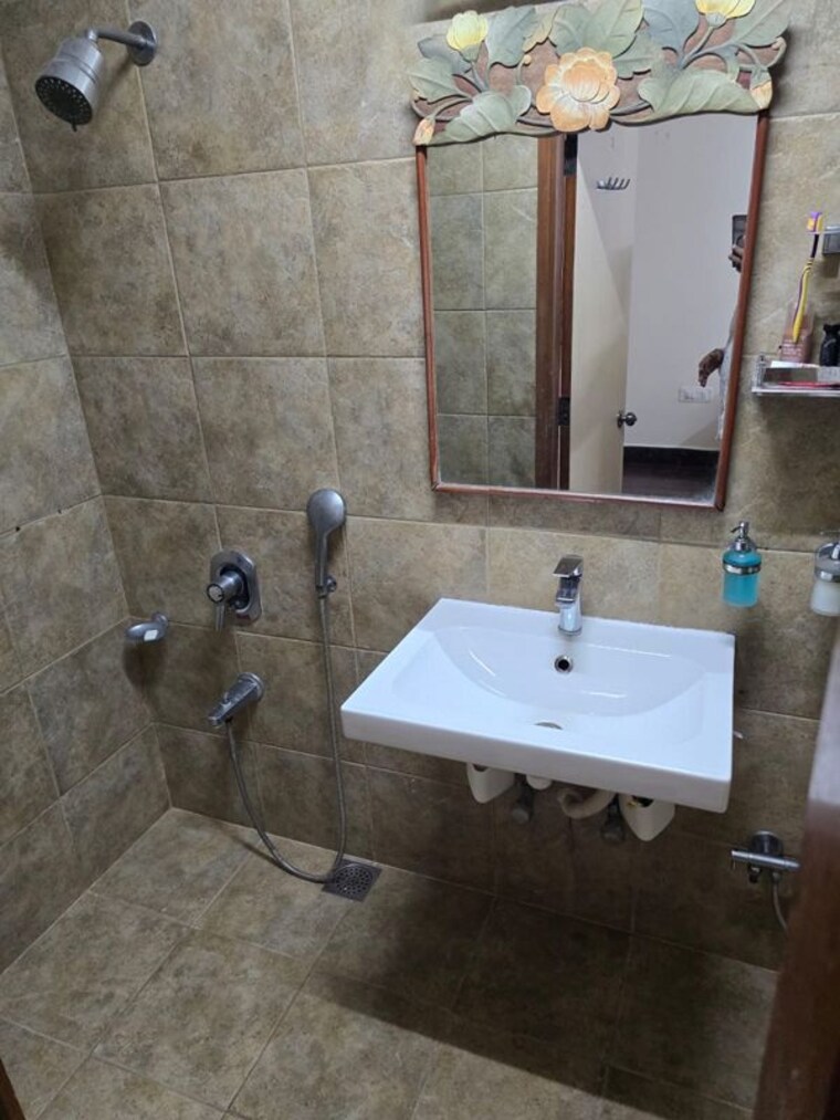 Bathroom, bandra west 3 Bedroom 1100 Sq.Ft. Apartment In Bandra West Mumbai 10311778