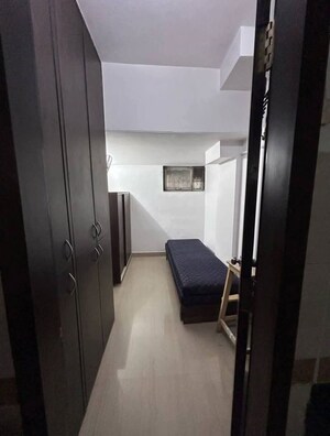 Bedroom in 1.5 BHK Apartment at Ishan CHS Matunga, Matunga East – for Rent