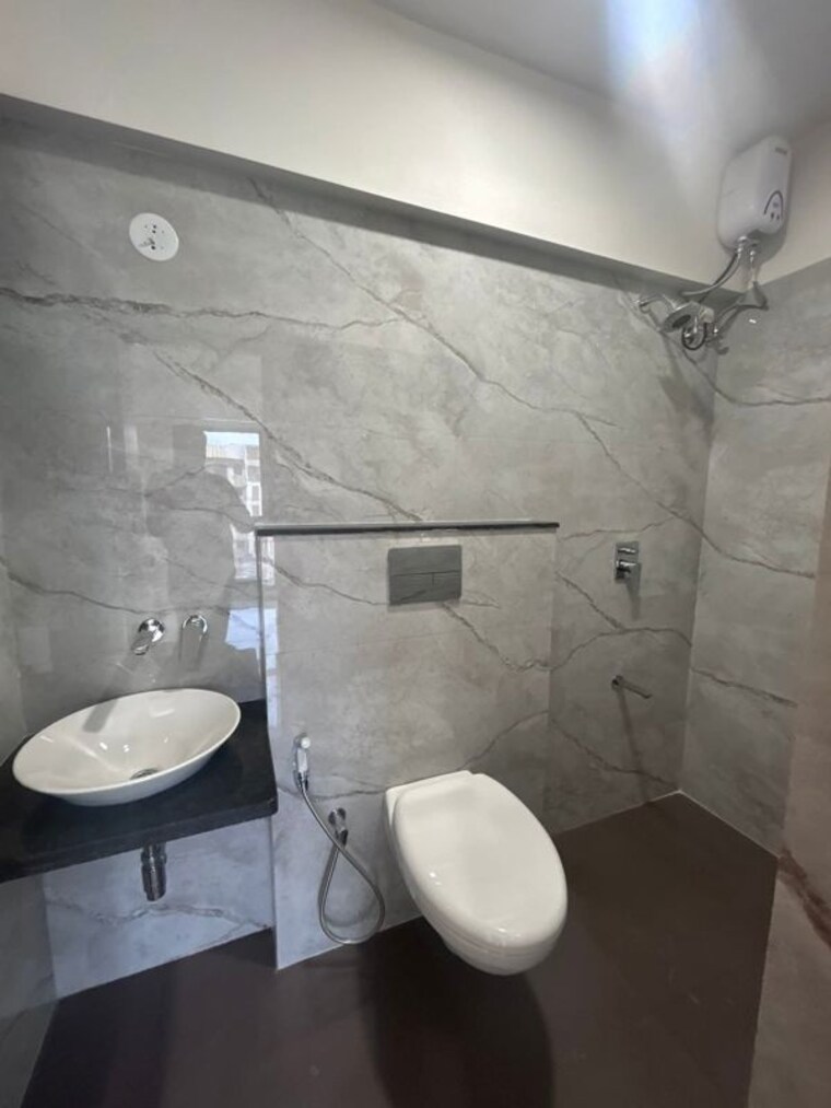 Bathroom, anand-chs-matunga 3 Bedroom 1000 Sq.Ft. Apartment In Matunga East Mumbai 10311842