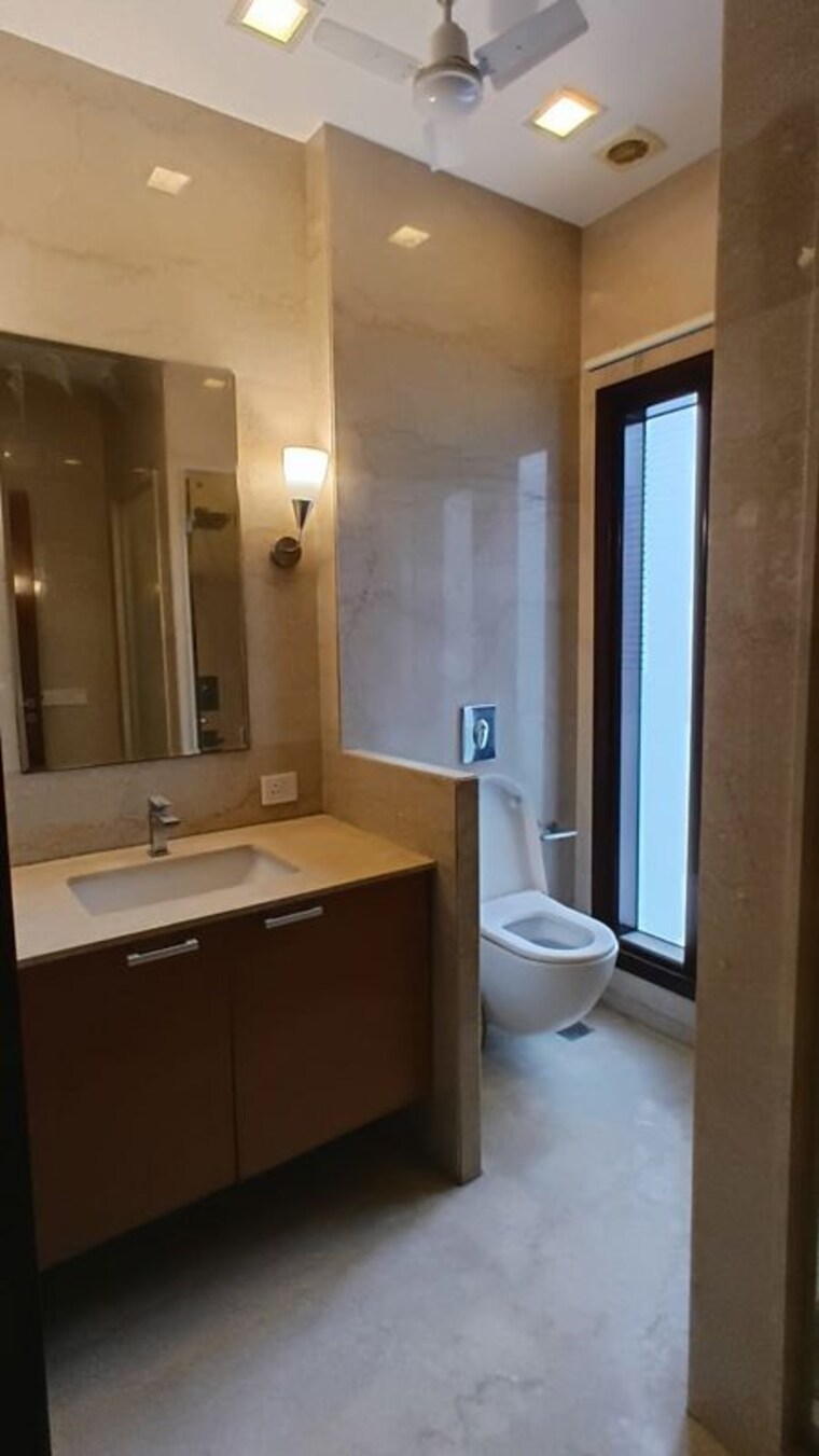 Bathroom, chanakyapuri 4 Bedroom 750 Sq.Yd. Builder Floor In Chanakyapuri Delhi 10311839
