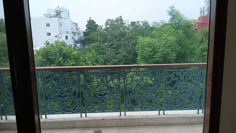 Balcony, chanakyapuri 4 Bedroom 750 Sq.Yd. Builder Floor In Chanakyapuri Delhi 10311839