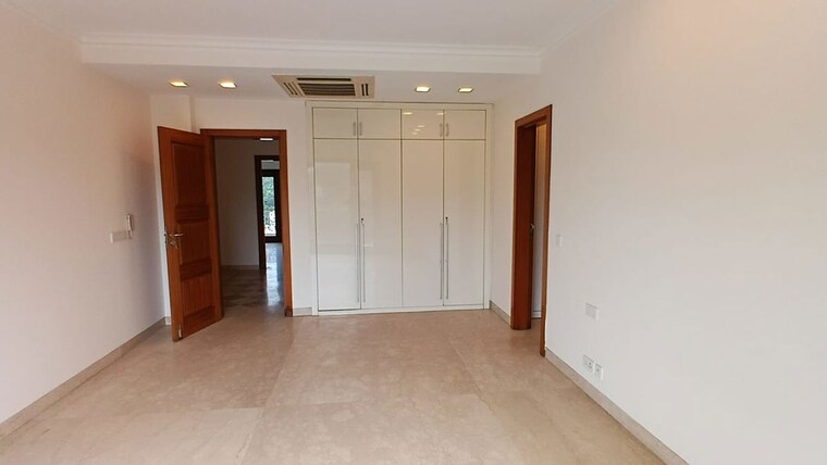 Room, chanakyapuri 4 Bedroom 750 Sq.Yd. Builder Floor In Chanakyapuri Delhi 10311839