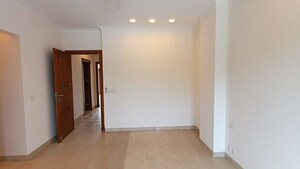 Room in 4 BHK Builder Floor at Chanakyapuri – for Rent