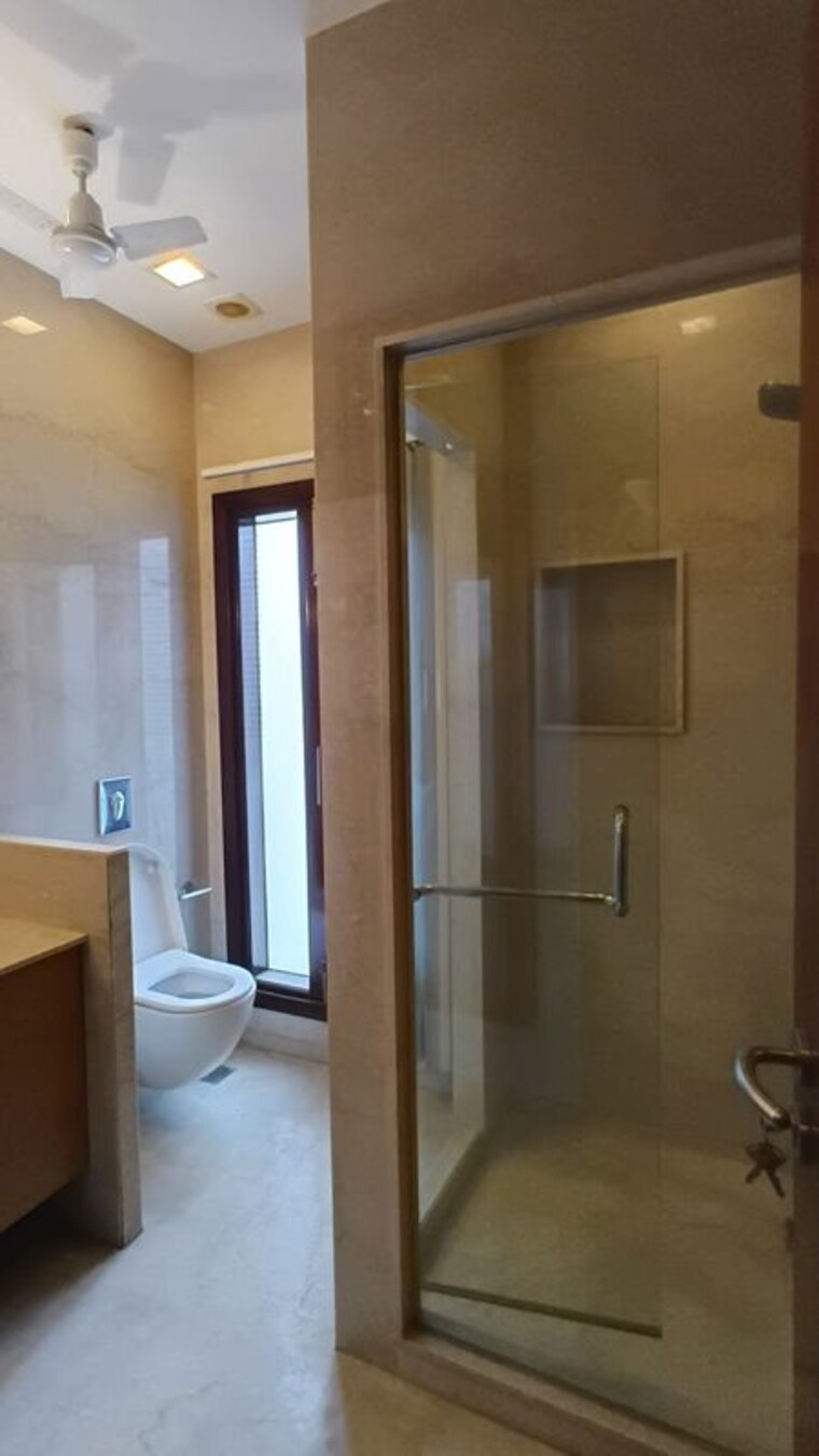 Bathroom, chanakyapuri 4 Bedroom 750 Sq.Yd. Builder Floor In Chanakyapuri Delhi 10311839