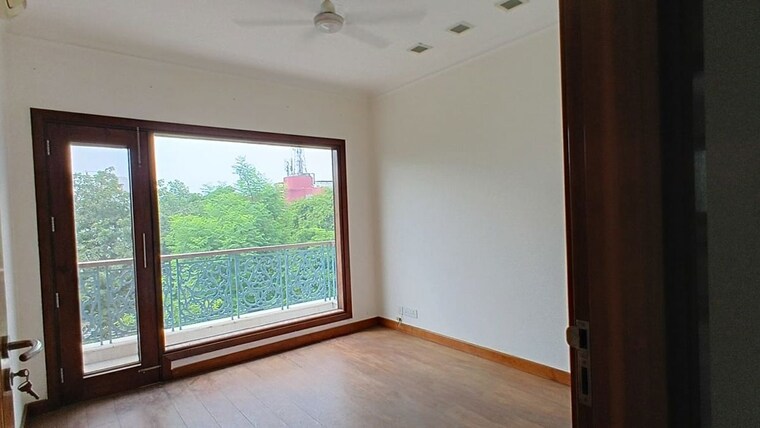 Room, chanakyapuri 4 Bedroom 750 Sq.Yd. Builder Floor In Chanakyapuri Delhi 10311839