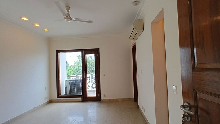 Room, chanakyapuri 4 Bedroom 750 Sq.Yd. Builder Floor In Chanakyapuri Delhi 10311839