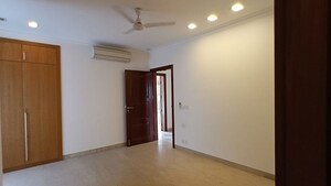 Room in 4 BHK Builder Floor at Chanakyapuri – for Rent