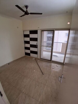 Room in 3 BHK Apartment at Gaur City 2 - 14th Avenue, Sector 16c Greater Noida – for Rent