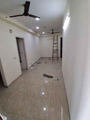 Room in 3 BHK Apartment at Gaur City 2 - 14th Avenue, Sector 16c Greater Noida – for Rent
