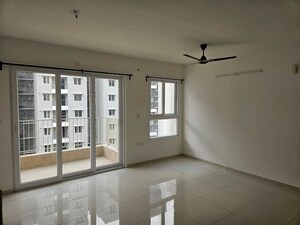 Room in 2 BHK Apartment at Godrej Aqua, International Airport Road – for Rent