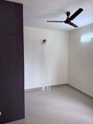 Room in 2.5 BHK Apartment at Mantri Webcity, Hennur – for Rent