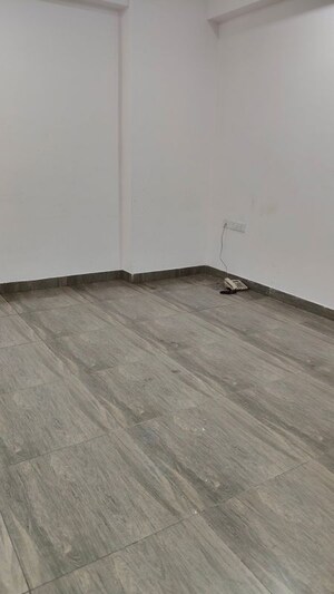 Room in 3 BHK Apartment at Gaur City 2 - 11th Avenue, Sector 16c Greater Noida – for Rent