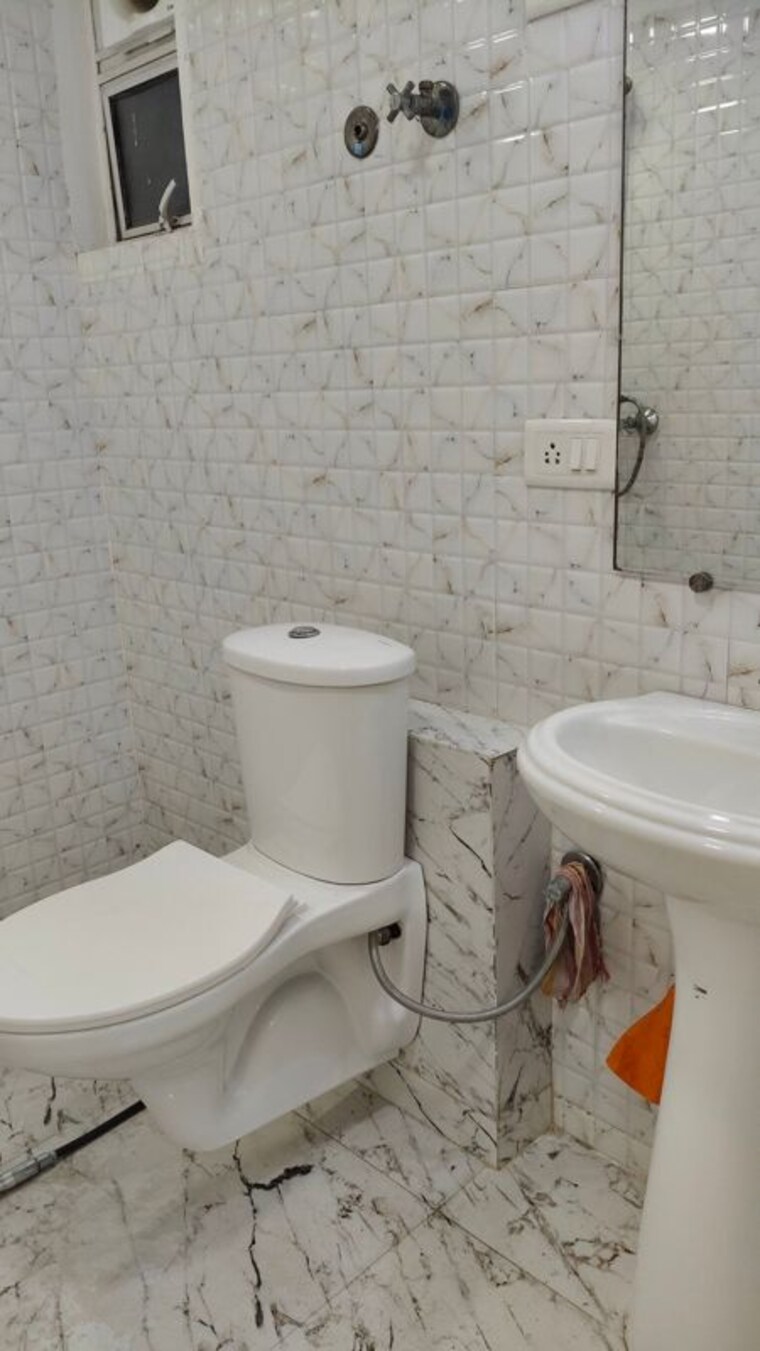 Bathroom, gaur-city-2-11th-avenue 3 Bedroom 1500 Sq.Ft. Apartment In Sector 16c Greater Noida Greater Noida 10311879