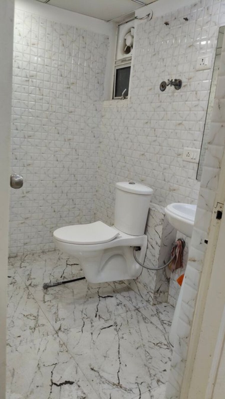 Bathroom, gaur-city-2-11th-avenue 3 Bedroom 1500 Sq.Ft. Apartment In Sector 16c Greater Noida Greater Noida 10311879
