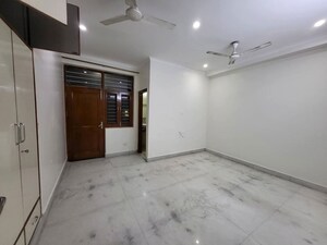 Room in 2 BHK Builder Floor at Sector 9 – for Rent