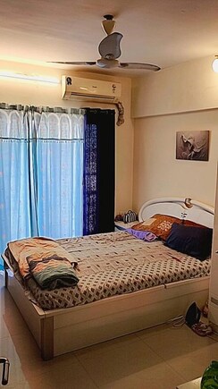 2 BHK + Extra Room Apartment For Rent in Andheri West