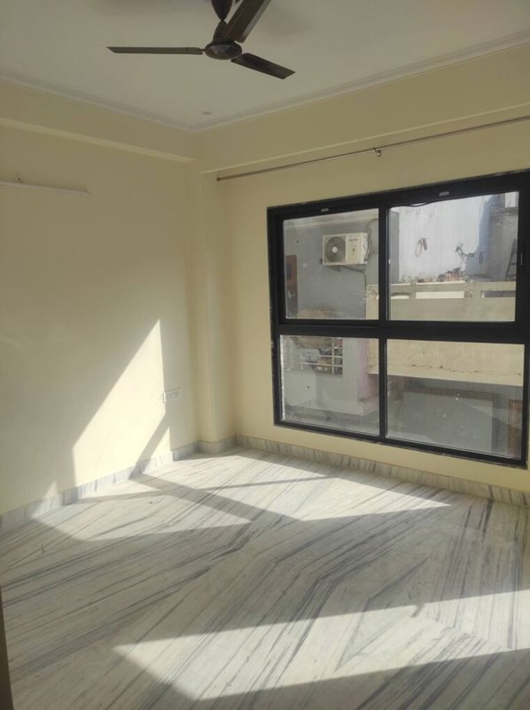 Room, medi city 3 Bedroom 250 Sq.Yd. Builder Floor In Medi City Gurgaon 10311920