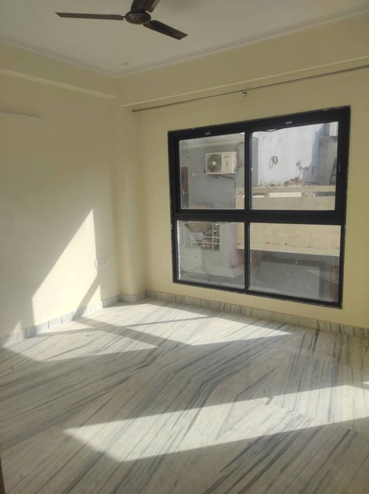 Room, medi city 3 Bedroom 250 Sq.Yd. Builder Floor In Medi City Gurgaon 10311920