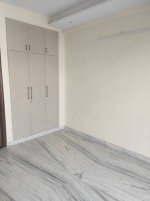 Room in 3 BHK Builder Floor at Medi City – for Rent