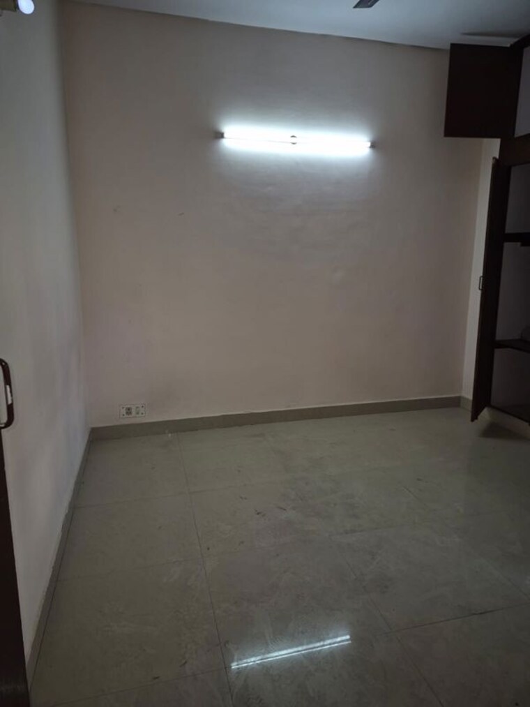 Room, mayur vihar 2.5 Bedroom 850 Sq.Ft. Apartment In Mayur Vihar Delhi 10311943