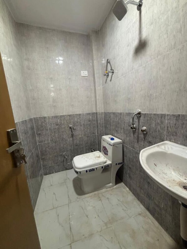 Bathroom, palm-residency-chhatarpur 1 Bedroom 550 Sq.Ft. Builder Floor In Chattarpur Delhi 10311948