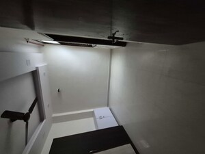 Furnished Amenities in 3.5 BHK Builder Floor at Mayur Vihar – for Sale