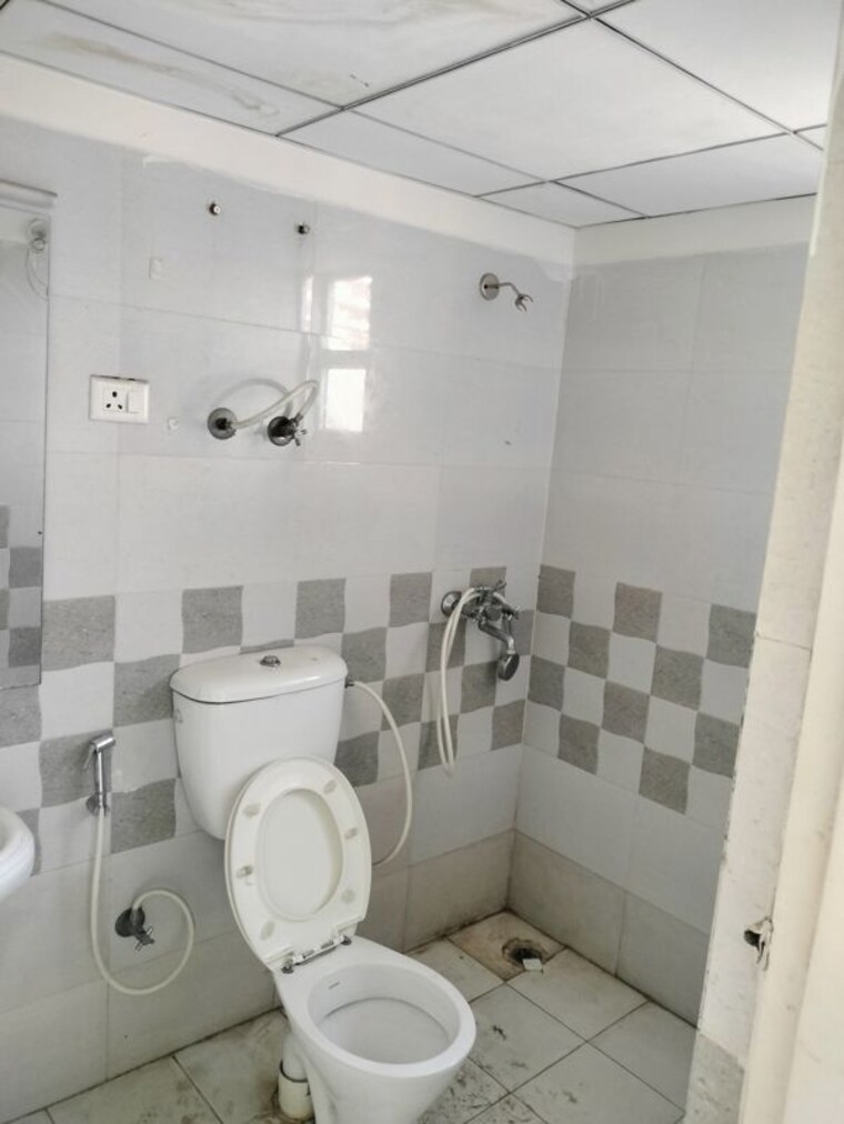 Bathroom, gaur-yamuna-city-16th-park-view 2 Bedroom 1115 Sq.Ft. Builder Floor In Gaur Yamuna City Greater Noida 10311964