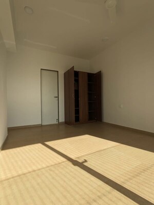 Room in 3 BHK Apartment at Hiranandani Gardens Lake Castle, Powai – for Sale