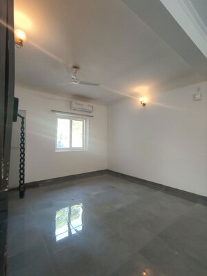 Room in 2 BHK Builder Floor at Saket – for Rent