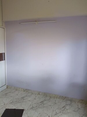 Room in 2 BHK Apartment at Embassy Icon, Infantry Road – for Rent