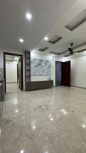 Room in 3 BHK Apartment at Chattarpur – for Rent