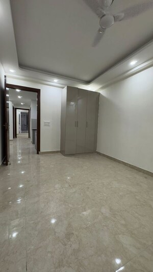 Room in 3 BHK Apartment at Chattarpur – for Rent