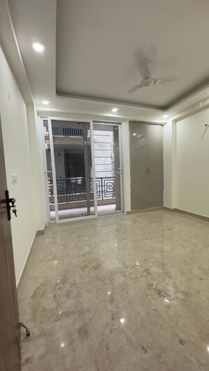 Room in 3 BHK Apartment at Chattarpur – for Rent