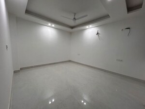 Room in 3 BHK Apartment at Chattarpur – for Rent