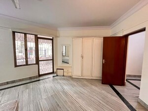 Room in 3 BHK Apartment at Krishna Apartment Vasanth Nagar, Vasanth Nagar – for Rent