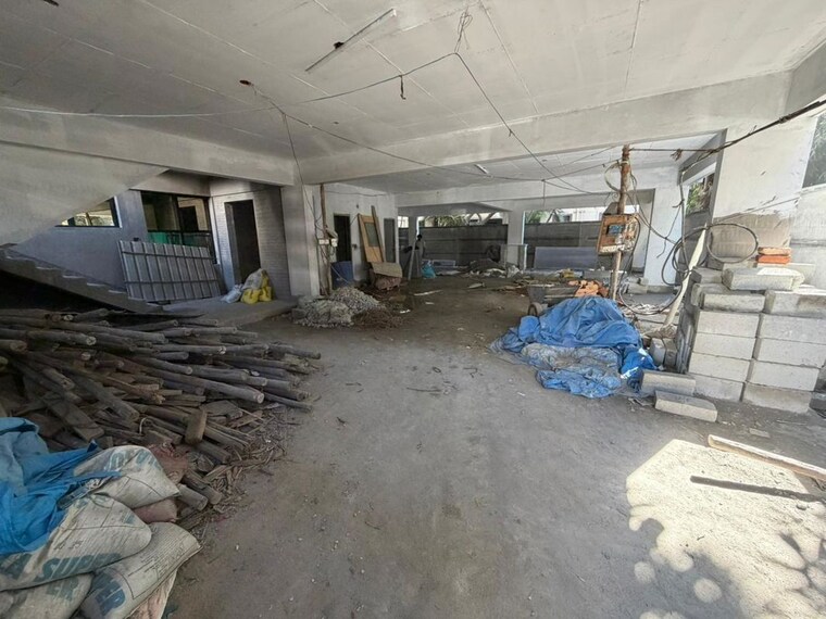  Parking, hs-apartment Commercial Office Space 2500 Sq.Ft. In Cunningham Road Bangalore 9904283