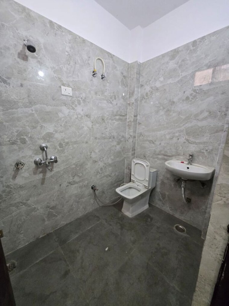 Bathroom, manas-city-extension 2.5 Bedroom 1800 Sq.Ft. Independent House In Indira Nagar Lucknow 10312062
