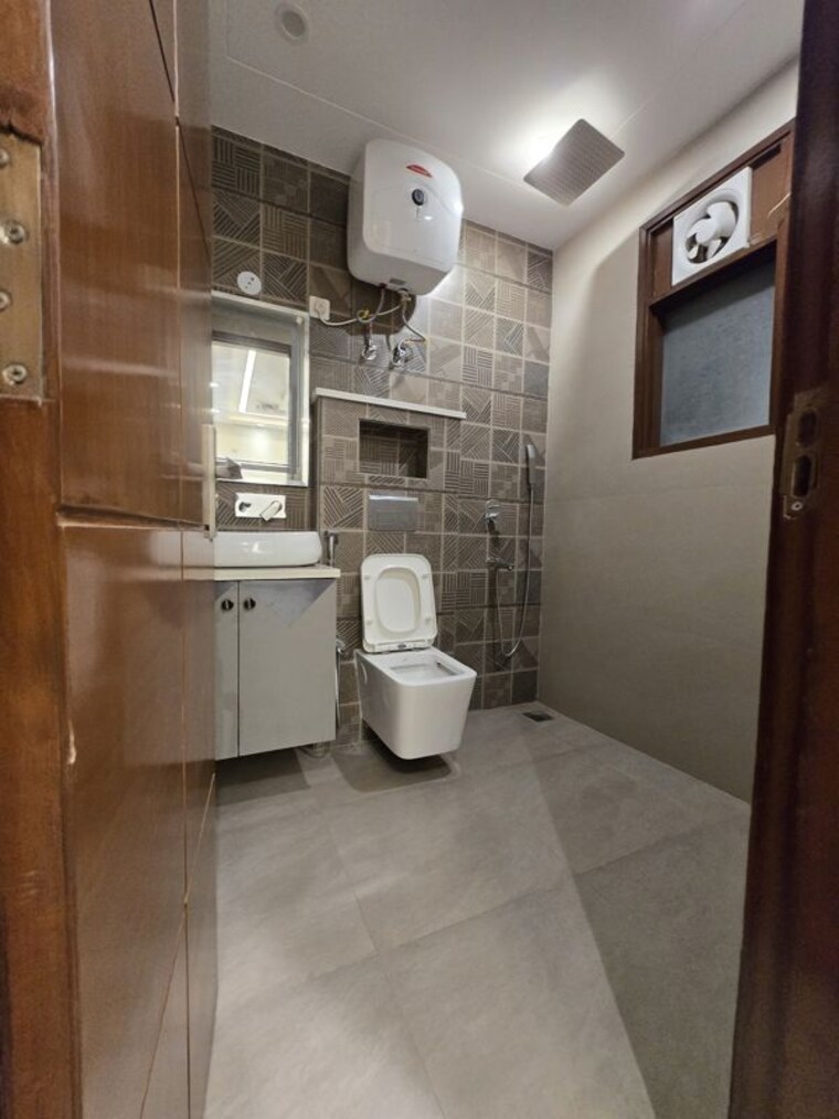 Bathroom, chattarpur 3 Bedroom 1600 Sq.Ft. Apartment In Chattarpur Delhi 10312060