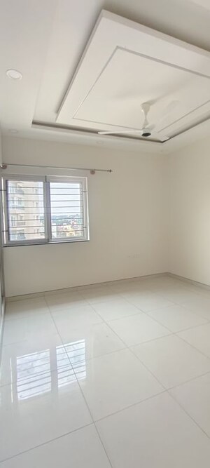 Room in 3 BHK Apartment at Century Breeze, Jakkuru – for Rent