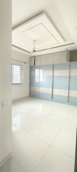 Room in 3 BHK Apartment at Century Breeze, Jakkuru – for Rent