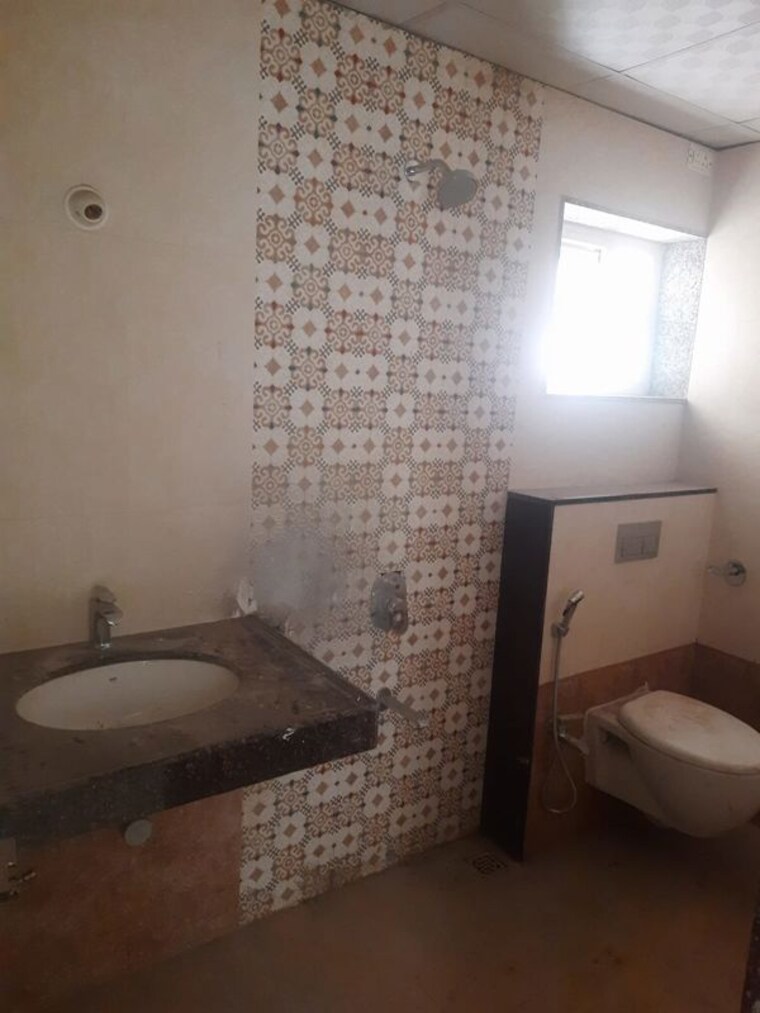 Bathroom, gurudev-apartment 1.5 Bedroom 600 Sq.Ft. Apartment In Prabhadevi Mumbai 10312104