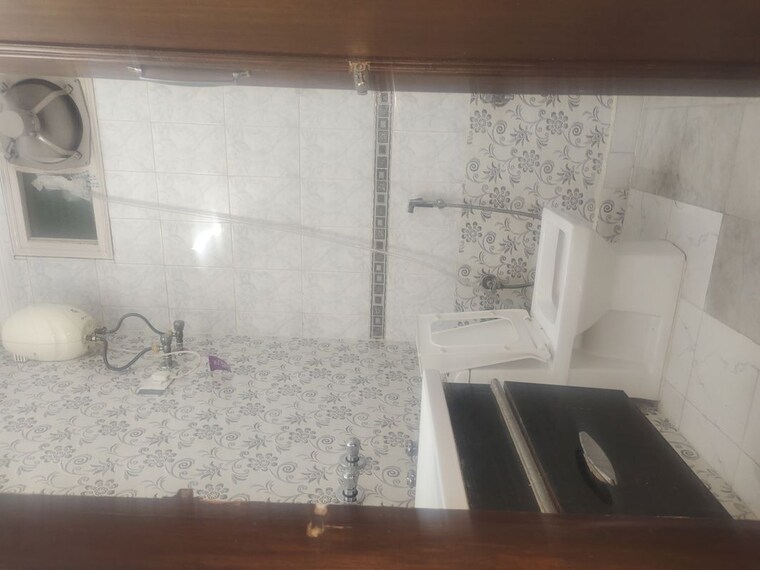 Bathroom, amar colony 2 Bedroom 1000 Sq.Ft. Builder Floor In Amar Colony Delhi 10312122