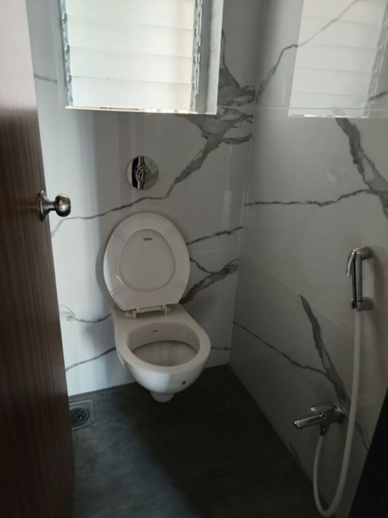 Bathroom, raunak-bliss-thane 1 Bedroom 500 Sq.Ft. Apartment In Ghodbunder Road Thane 10312137