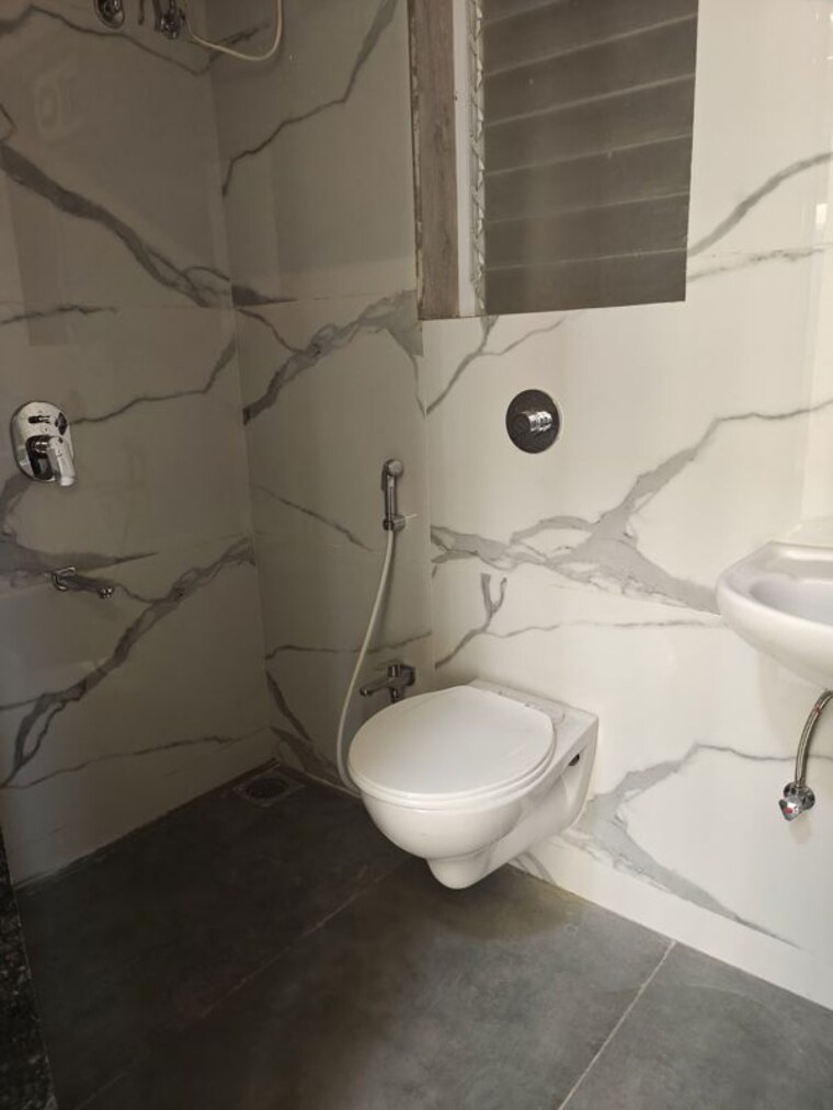 Bathroom, raunak-bliss-phase-a3 1 Bedroom 500 Sq.Ft. Apartment In Ghodbunder Road Thane 10312161