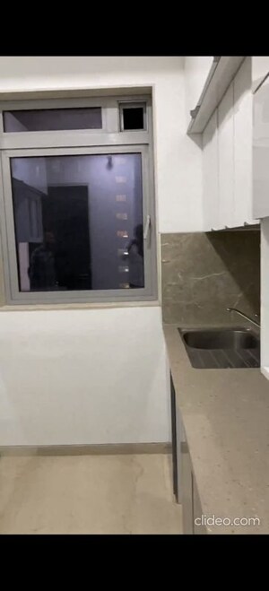 Room in 3 BHK Apartment at Oberoi Eternia, Mulund West – for Rent