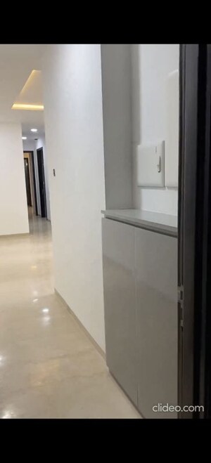 Room in 3 BHK Apartment at Oberoi Eternia, Mulund West – for Rent