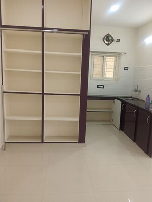 Room in 3 BHK Apartment at Manikonda – for Rent