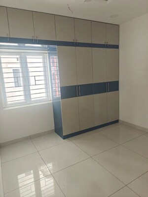 Room in 2.5 BHK Apartment at Aparna Zenon, Puppalaguda – for Rent