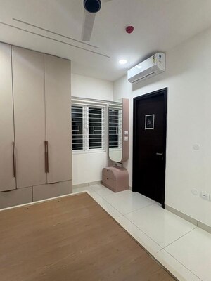 Room in 2.5 BHK Apartment at Aparna Zenon, Puppalaguda – for Rent